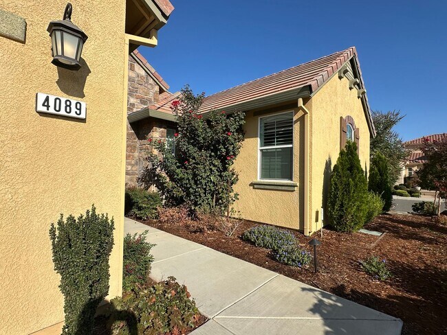 Building Photo - Impressive All Single Story 3 Bedroom, 2.5...