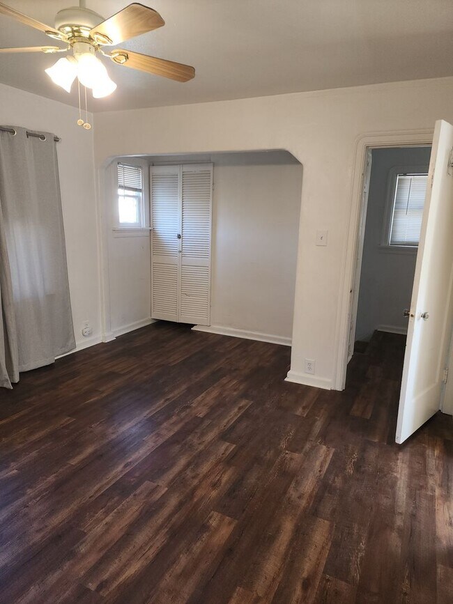Building Photo - M508LA  ( Placement only property)