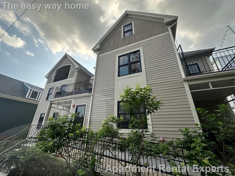 Building Photo - 16 Linden Ave