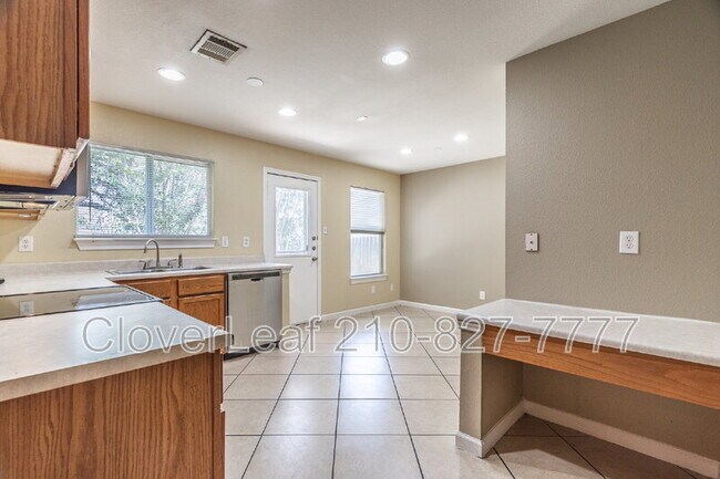 Building Photo - 4011 Bulverde Pkwy