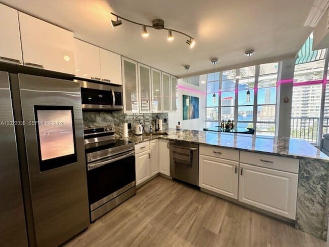 Building Photo - 2017 S Ocean Dr