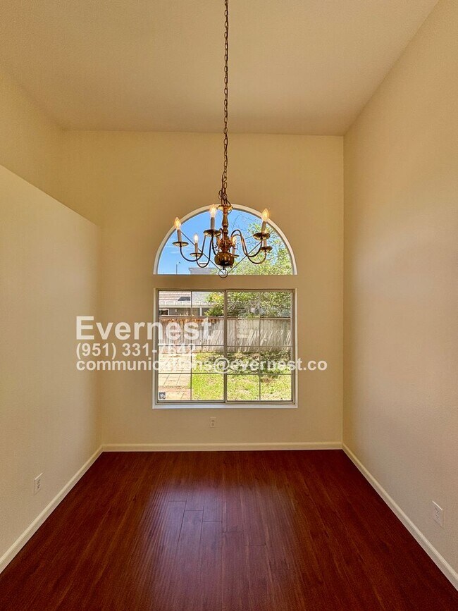 Building Photo - 3-Bedroom, 2.5-Bathroom Home with Modern A...