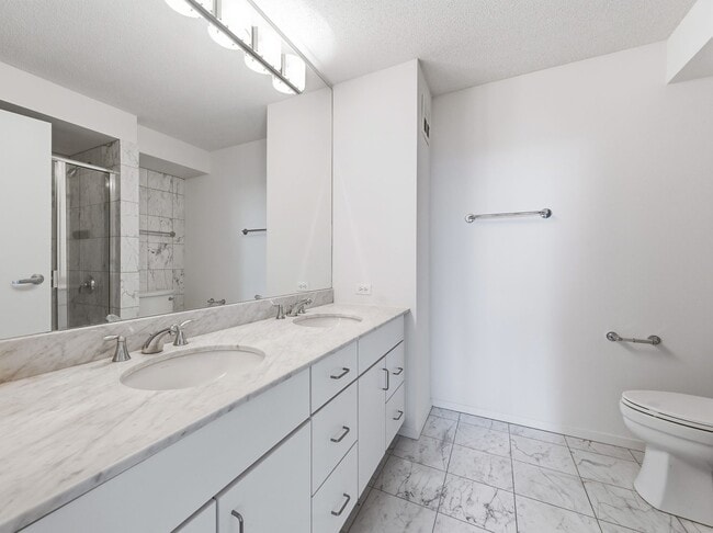 Building Photo - 9725 Woods Dr