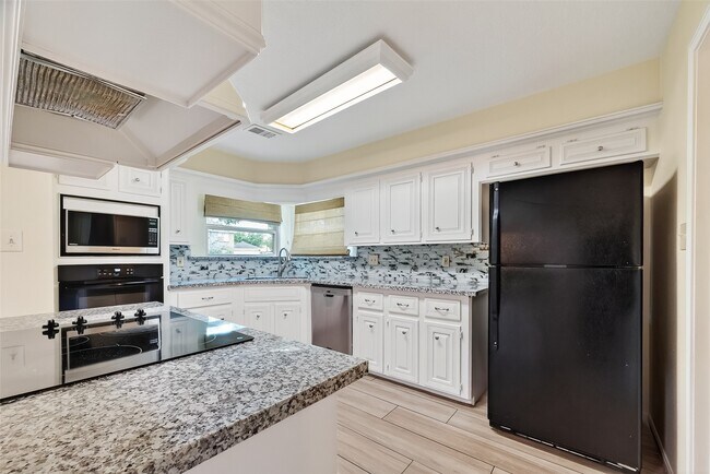 Building Photo - 13618 Jessica Ln