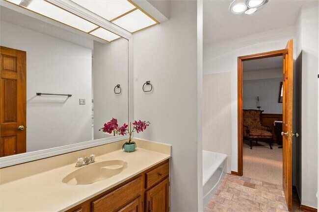 Building Photo - 16 Jacqueline Ct