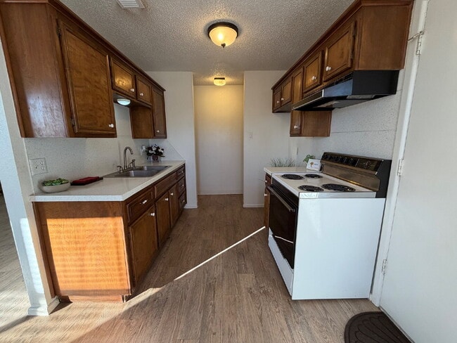 Building Photo - So much light in this perfect two bedroom