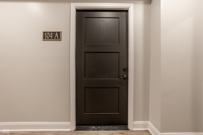 Building Photo - 104 W Main St