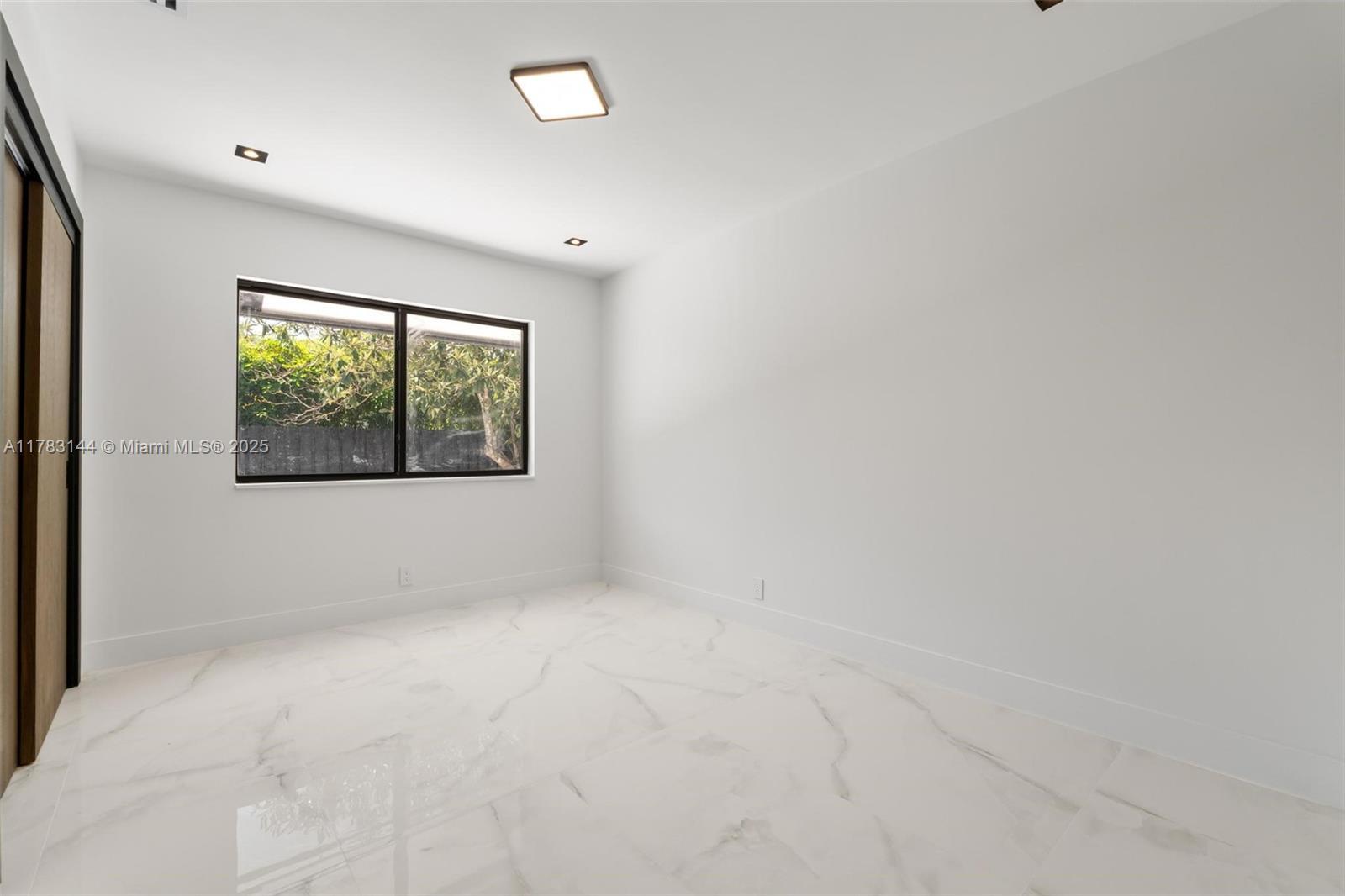 Building Photo - 5020 Hawkhurst Ave