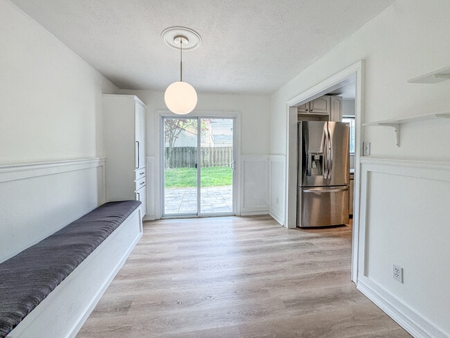 Building Photo - COME MEET YOUR NEW HOME IN KINGS GRANT!