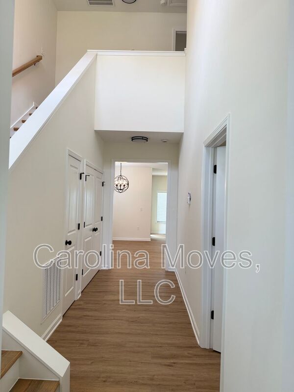 Building Photo - 322 Brown Ave