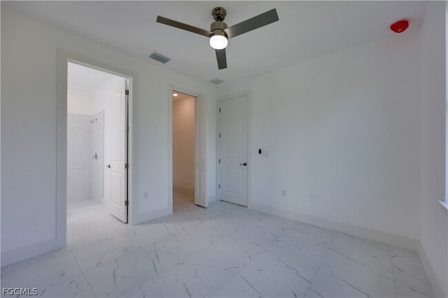 Building Photo - 714 W 12th St