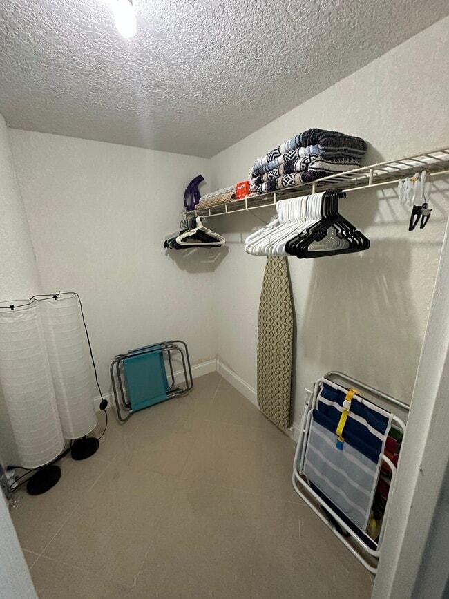 Building Photo - 3725 S Ocean Dr