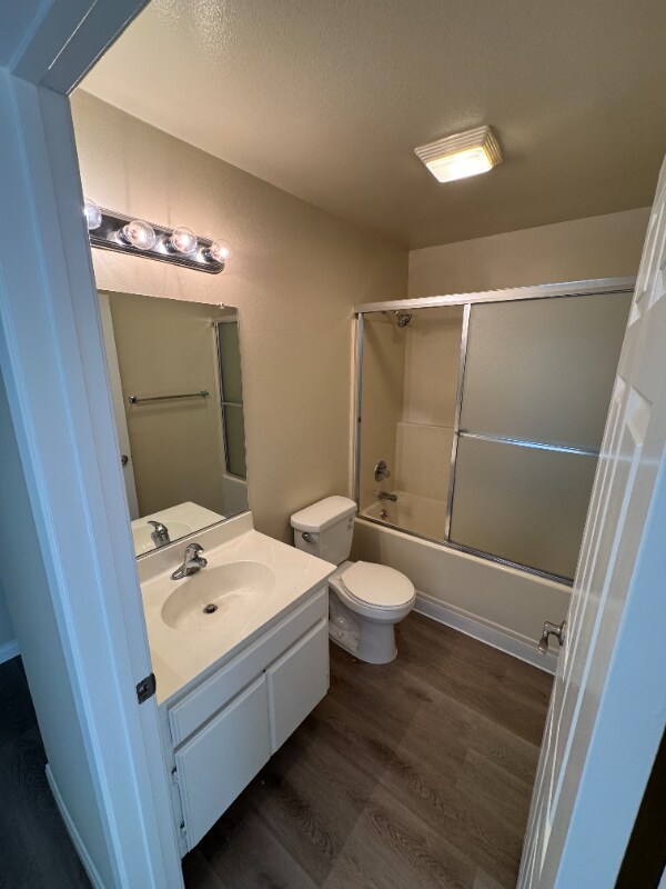 Building Photo - 515 E Elmwood Ave