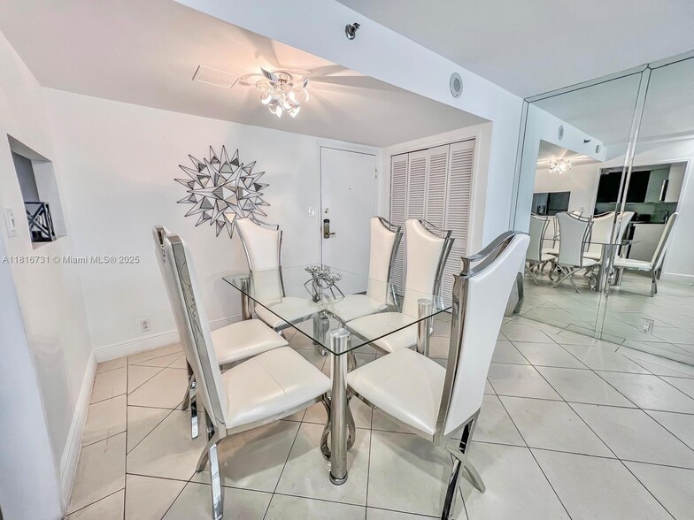 Building Photo - 5225 Collins Ave