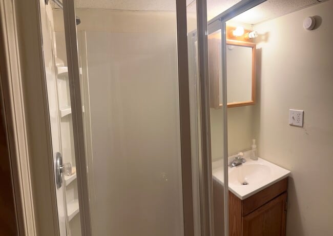 Building Photo - 915 Sunningdale Dr