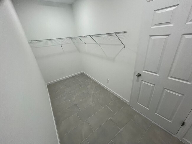 Building Photo - Charming 1 Bed-1 Bath-1 Car Garage Home in Lehigh Acres!