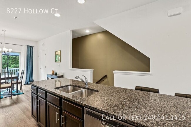 Building Photo - 8227 Hollow Ct