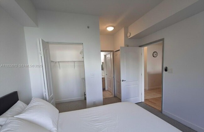 Building Photo - 6001 SW 70th St