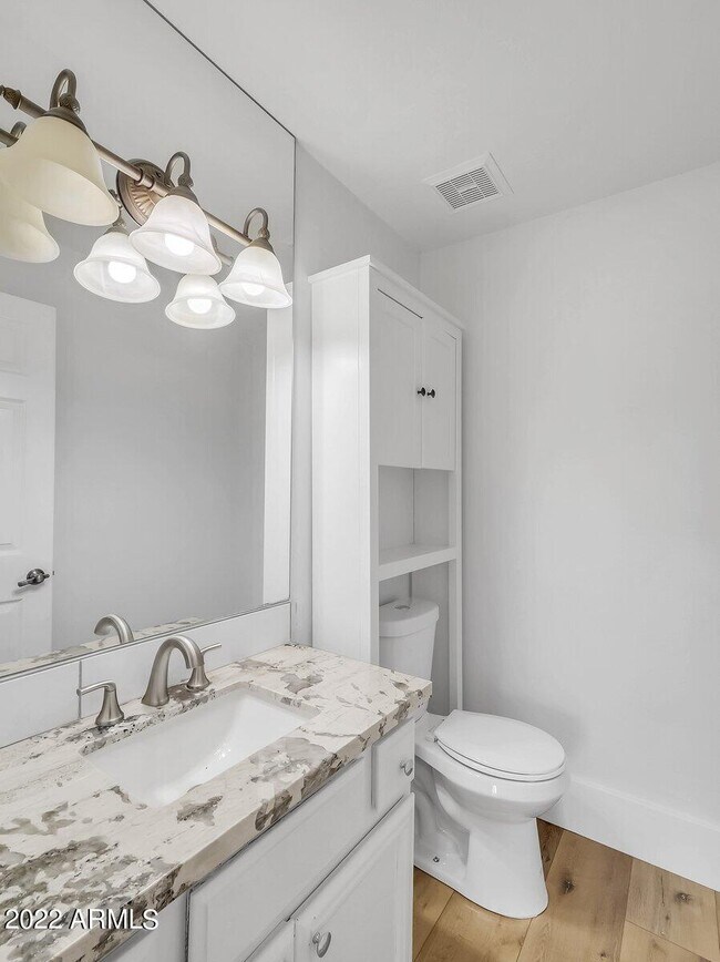 Building Photo - 6125 N 28th Pl