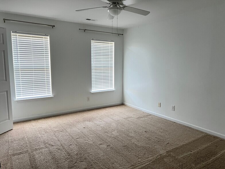 Building Photo - 5580 Farm House Trl