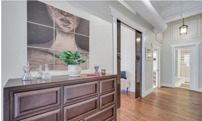Building Photo - 2 BED | 2 BATH | DOWNTOWN CONDO