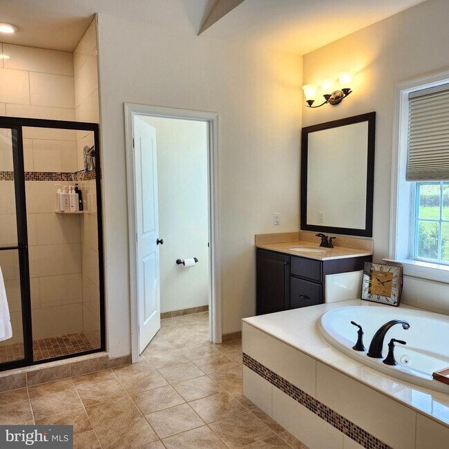 Building Photo - 6493 Fox Glove Ln