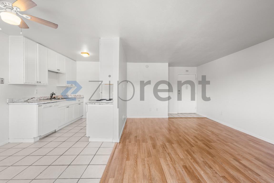 Building Photo - Unit A2
