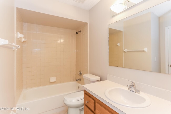 Building Photo - 533 Majestic Wood Dr