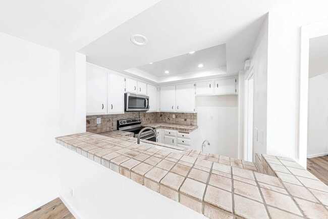 Building Photo - 3 Bedroom home located in the sought-after...