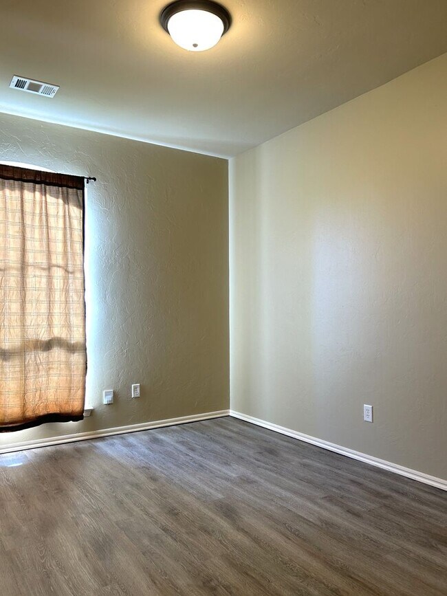 Building Photo - 9517 Crooked Creek Ln