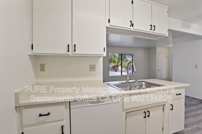 Building Photo - 3203 Sher Ct