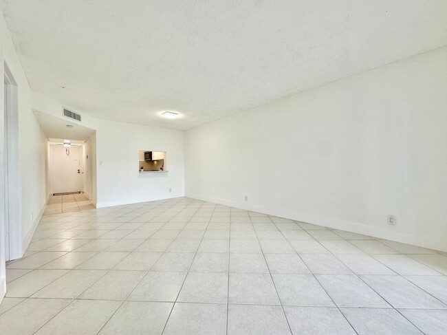 Building Photo - 8051 S Colony Cir