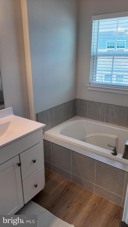 Building Photo - 5441 Cedar Grv Dr