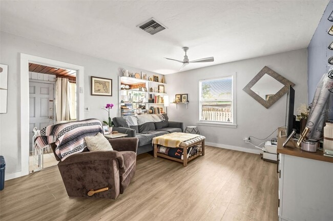 Building Photo - 2867 12th Ave N