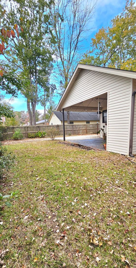 Building Photo - Charming & Spacious 3-Bed, 2-Bath Home in ...