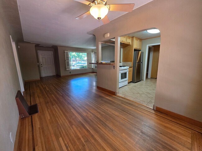 Building Photo - Charming Bungalow in La Loma neighborhood!