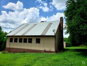 Building Photo - 1000 Parkland Dr