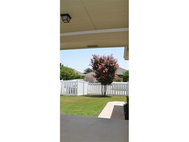 Building Photo - 1511 Legend Oaks Ln