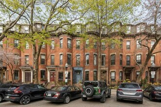 Building Photo - 41 Warren Ave