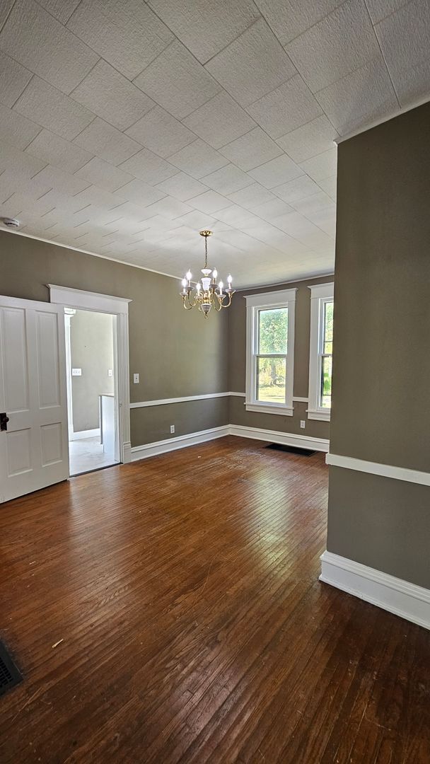 Building Photo - Spacious 2bdrm in Minier