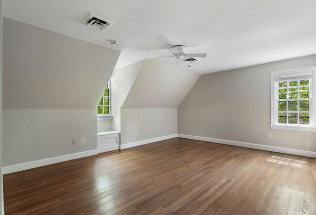 Building Photo - 9900 Kingsbridge Rd