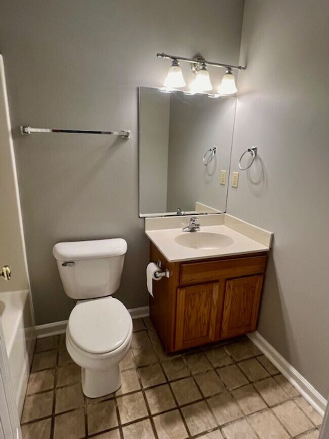 Building Photo - Swannanoa Rental! 6 or 12 month lease options!