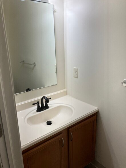 Building Photo - 1235 Todd Ln