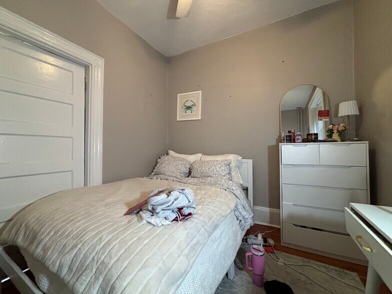 Building Photo - 2 Myrtle St