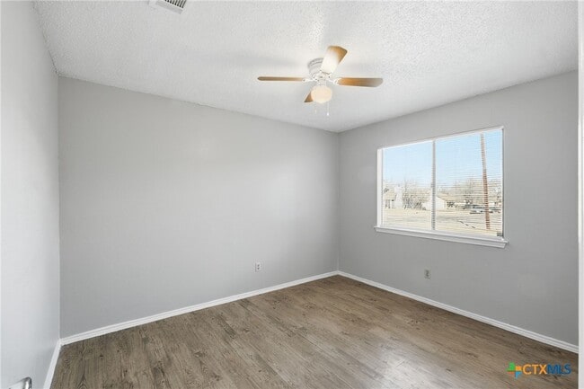 Building Photo - 409 Rawhide Loop