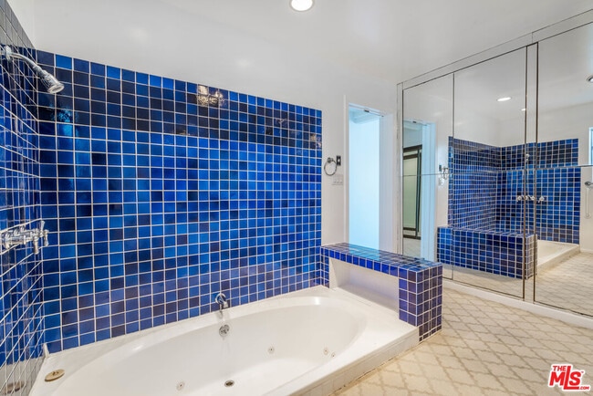 Building Photo - 3711 Ocean Front Walk