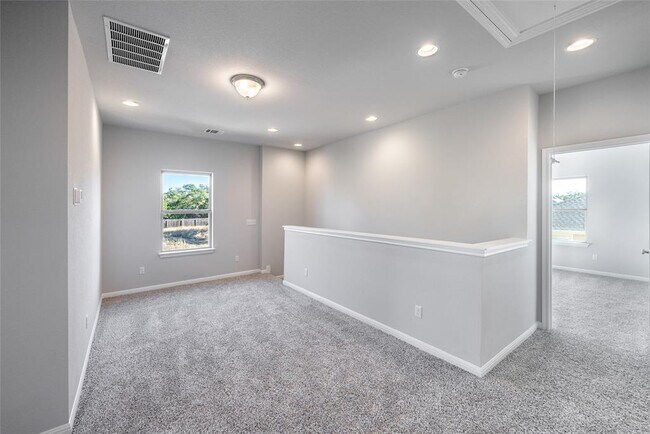 Building Photo - 104 Chalk Lake Cove