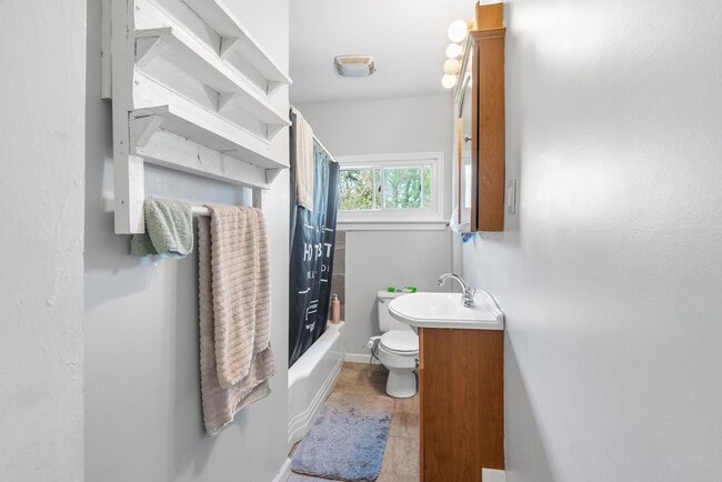 Building Photo - Spacious, Remodeled 3-Bedroom Home in Quie...