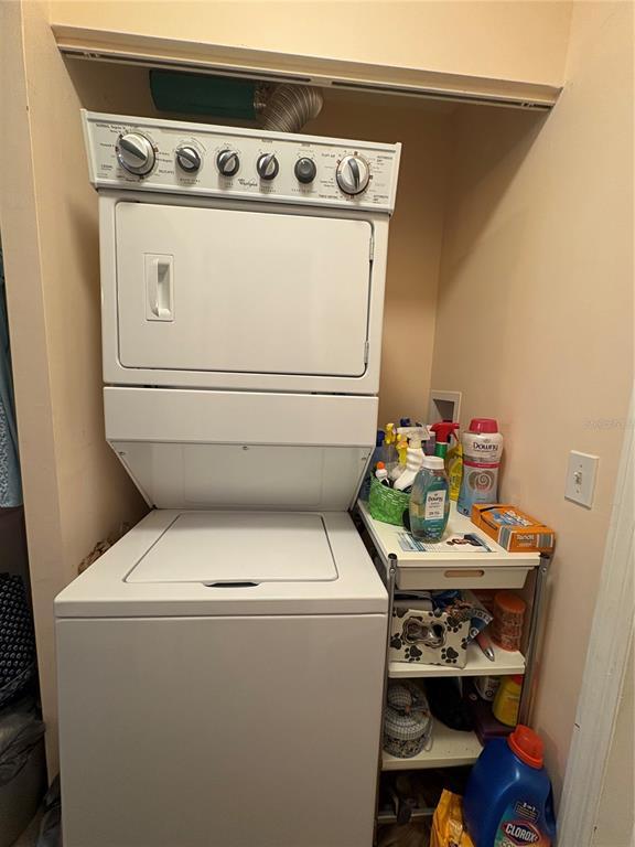 Building Photo - 1606 Flint Dr W