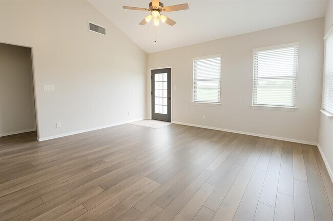 Building Photo - 4406 Park Trail Ln